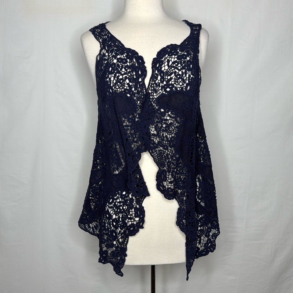 Lace vest size medium